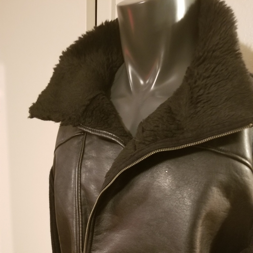Fur collar leather jacket